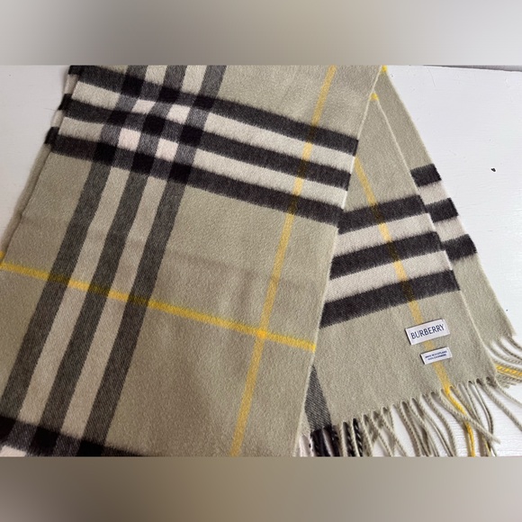 BURBERRY Giant Icon Check Cashmere Scarf- Hunter - Picture 9 of 12